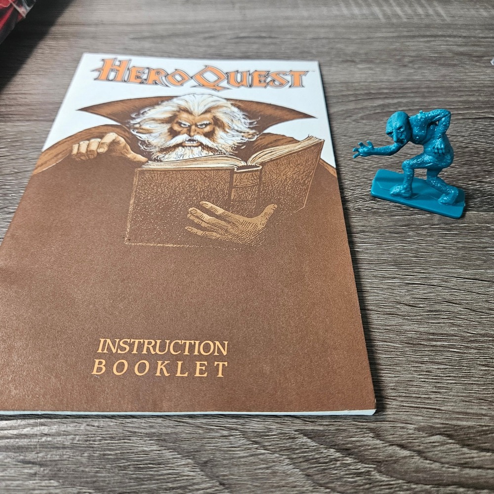 Vintage HeroQuest 1990 Instruction Booklet & Blue‎ Zombie Miniature Replacement